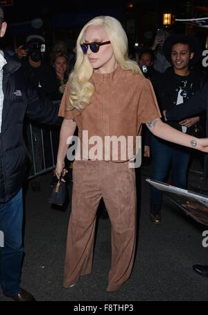 New York, NY, USA. 10. Dezember 2015. Lady Gaga unterwegs für Promi-Schnappschüsse - THU, New York, NY 10. Dezember 2015. Bildnachweis: Derek Sturm/Everett Collection/Alamy Live-Nachrichten Stockfoto