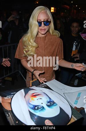 New York, NY, USA. 10. Dezember 2015. Lady Gaga unterwegs für Promi-Schnappschüsse - THU, New York, NY 10. Dezember 2015. Bildnachweis: Derek Sturm/Everett Collection/Alamy Live-Nachrichten Stockfoto