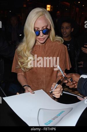 New York, NY, USA. 10. Dezember 2015. Lady Gaga unterwegs für Promi-Schnappschüsse - THU, New York, NY 10. Dezember 2015. Bildnachweis: Derek Sturm/Everett Collection/Alamy Live-Nachrichten Stockfoto