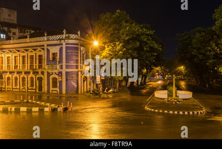 Nächtlicher Blick auf Praça da Igreja (Kirchplatz) in der Hauptstadt Panaji, Goa. Stockfoto