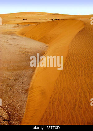 Kleine Orange gefärbt Dünen des trockenen Namib Wüste in Namibia Swakopmund Stadt an der Atlantik Küste Südafrikas Stockfoto