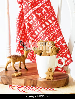 Frisch gebackenen Lebkuchen zu Weihnachten Stockfoto