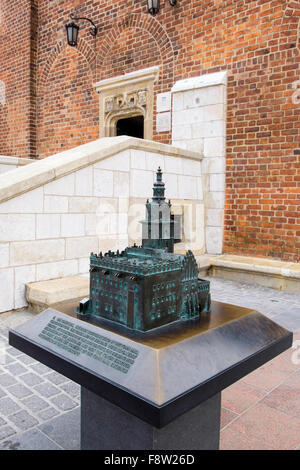 Modell des alten Rathauses (Wieża Ratuszowa) zerstört von Österreichern außerhalb verbleibenden 19 Tower in Market Square Krakau Polen Stockfoto