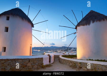 Mykonos Nachtstück mit einem Windmühlen, Insel Mykonos, Kykladen, Griechenland Stockfoto