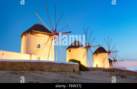 Mykonos Nacht Abend Landschaft mit einem Windmühlen, Insel Mykonos, Kykladen, Griechenland Stockfoto