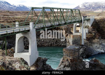 Brücke über den Fluss skjálfandafljót an der Abzweigung für Goðafoss Wasserfall Norden Islands Stockfoto