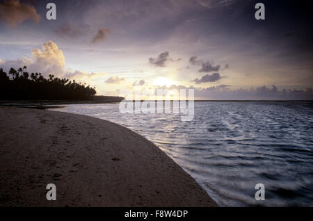 Fidschi-Inseln, Viti Levu, Jean-Michel Cousteau Fiji Islands Resort, Sonnenuntergang, oceanscape Stockfoto