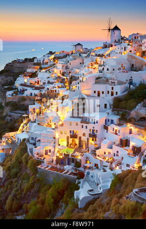 Stadtbild Sonnenuntergang Stadt Oia, Santorin, Kykladen, Griechenland Stockfoto