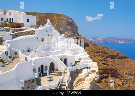 Thira (Hauptstadt von Santorini) - Merkmal weiße gemalte Architektur, Santorin, Kykladen, Griechenland Stockfoto