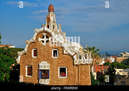 Giebel des Märchenhaus, Park Güell, Barcelona, Katalonien, Spanien Stockfoto