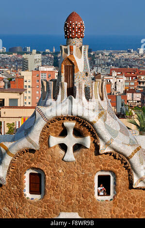 Giebel des Märchenhaus, Park Güell, Barcelona, Katalonien, Spanien Stockfoto