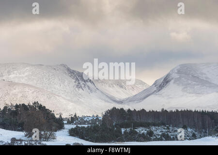 Lairig Ghru und Cairngorms im Winter in den Cairngorms National Park von Schottland. Stockfoto