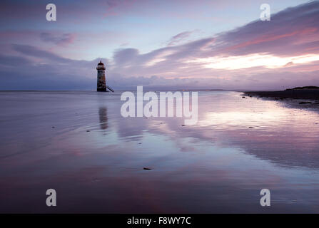 Talacre Strand, Flintshire, Nordwales. 6. Dezember 2015. Sonnenaufgang am Talacre Leuchtturm © Jamie Callister Stockfoto