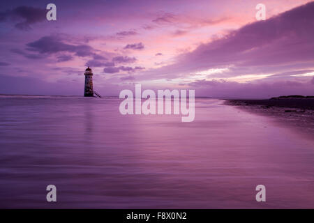 Talacre Strand, Flintshire, Nordwales. 6. Dezember 2015. Sonnenaufgang am Talacre Leuchtturm © Jamie Callister Stockfoto