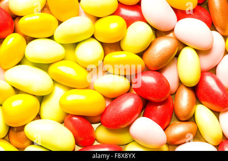 Hintergrund der vielen bunten Gummibärchen gemacht Stockfoto