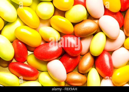 Hintergrund der vielen bunten Gummibärchen gemacht Stockfoto