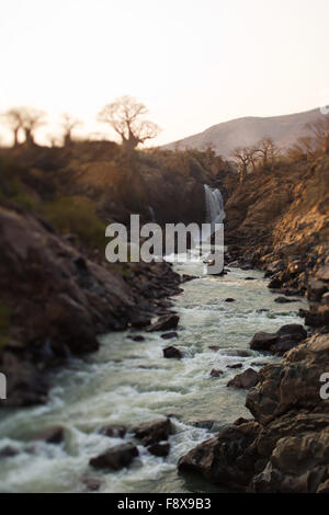 Der Kunene in Epupa Wasserfälle, Namibia. Stockfoto