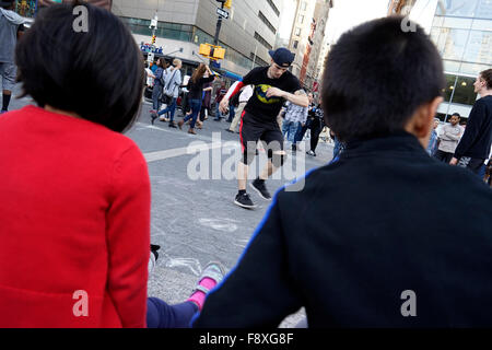 Street Performer Breakdance am Union Square, Lower Manhattan, New York City, New York.USA Stockfoto