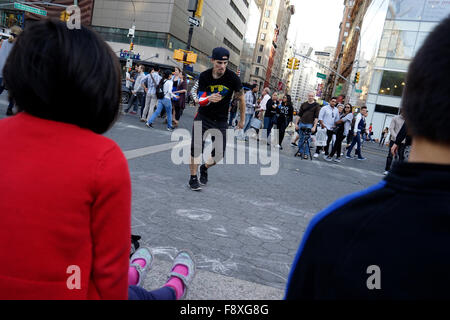 Street Performer Breakdance am Union Square, Lower Manhattan, New York City, New York.USA Stockfoto