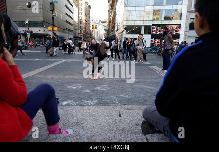 Street Performer Breakdance am Union Square, Lower Manhattan, New York City, New York.USA Stockfoto