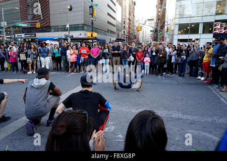 Street Performer Breakdance am Union Square, Manhattan, New York City, New York.USA Stockfoto