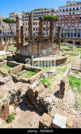Römische Ruinen in der Largo di Torre Argentina, Rom, Italien Stockfoto