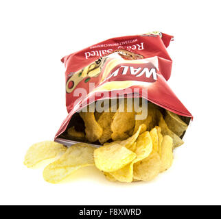 Packung Wanderer bereit gesalzene Chips auf einem weißen Hintergrund Stockfoto