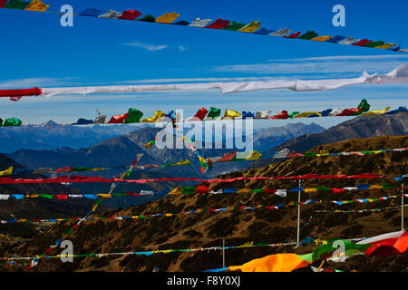 Bergketten, bewaldeten Hügeln, Tälern, Flüssen, tibetischen autonomen Präfektur, China, Yunnan, VR China, Volksrepublik China Stockfoto