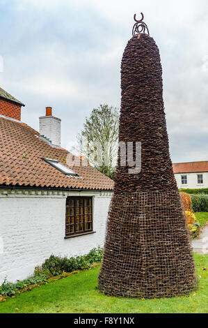 Der weltweit größte Stapel abgenutzter Hufeisen - Scarrington, Nottingham, England Stockfoto