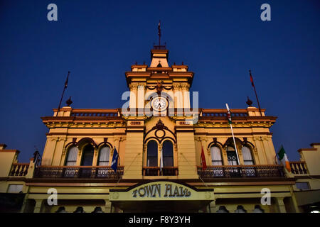 Glen Innes, new-South.Wales, Rathaus in der Hauptstraße mit Uhr Stockfoto