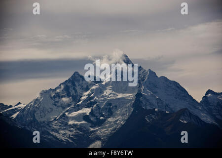 Bergketten, bewaldeten Hügeln, Tälern, Flüssen, tibetischen autonomen Präfektur, China, Yunnan, VR China, Volksrepublik China Stockfoto