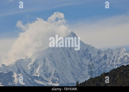 Bergketten, bewaldeten Hügeln, Tälern, Flüssen, tibetischen autonomen Präfektur, China, Yunnan, VR China, Volksrepublik China Stockfoto