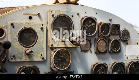 Cockpit Dashboard von altes Flugzeug am Khao Kho Mountain - Phetchabun, Thailand Stockfoto