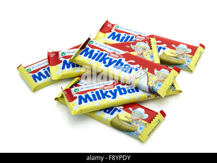 Milky-Bars von Nestle auf weißem Hintergrund Stockfoto