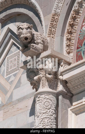 Italien, Toskana, Pisa, Piazza dei Miracoli, Detail Fassade der Kathedrale Stockfoto