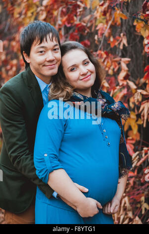 junge Familie Baby warten Stockfoto