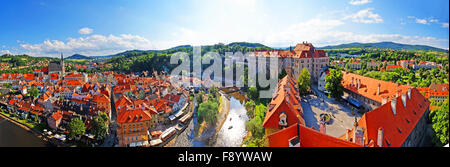 Panorama Luftbild von Cesky Krumlov Castle und Vltava (Moldau) Stockfoto