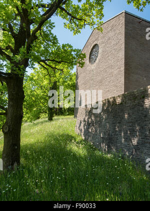 Die deutschen militärischen Friedhof von Costermano befindet sich in einer hügeligen Gegend am östlichen Ufer des Gardasees in der Gemeinde Stockfoto