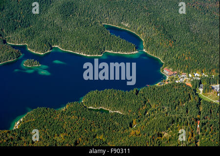 Blick auf See Eibsee und Eibsee-Hotel Zugspitze, Grainau, Werdenfelser Land, Upper Bavaria, Bayern, Deutschland Stockfoto