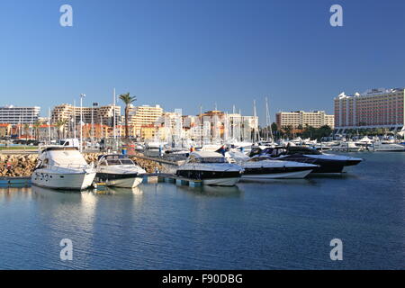 Luxus-Boote in Vilamoura Marina Vilamoura, Quarteira, Algarve, Portugal, Europa Stockfoto