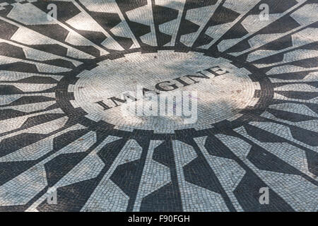 Vorstellen, John Lennon Memorial im Central Park, New York, USA Stockfoto