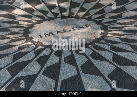 Vorstellen, John Lennon Memorial im Central Park, New York, USA Stockfoto