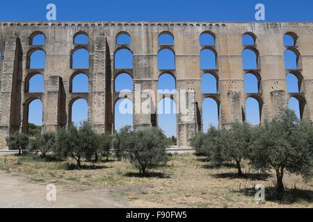 Die Bögen der römischen Aquädukt Aqueduto da Amoreira in Elvas, Portugal Stockfoto