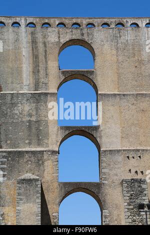 Die Bögen der römischen Aquädukt Aqueduto da Amoreira in Elvas, Portugal Stockfoto