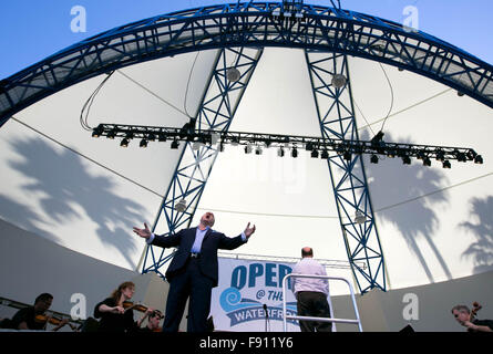 West Palm Beach, Florida, USA. 12. Dezember 2015. Oper @ The Waterfront im Meyer Amphitheater im Zentrum von West Palm Beach, Florida am 12. Dezember 2015. © Allen Eyestone/der Palm Beach Post/ZUMA Draht/Alamy Live-Nachrichten Stockfoto