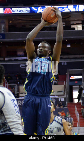 Washington, DC, USA. 12. Dezember 2015. 20151212 - UNC-Wilmington center CHUCK OGBODO (13) trifft gegen Georgetown in der ersten Hälfte im Verizon Center in Washington. © Chuck Myers/ZUMA Draht/Alamy Live-Nachrichten Stockfoto