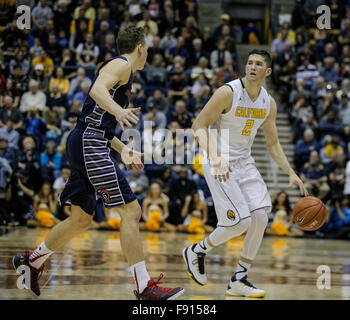 Berkeley USA ca. 12. Dezember 2015. California G # 2 Sam Singer während der NCAA Männer Basketball-Spiel zwischen den Saint Marys Gaels und die California Golden Bears 63-59 Sieg bei Hass Pavillon Berkeley Kalifornien Thurman James/CSM/Alamy Live News Stockfoto