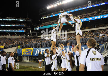 Philadelphia, Pennsylvania, USA. 12. Dezember 2015. Armee-Cheerleader bei der 116. Blindgänger an Lincoln Financial Field in Philadelphia statt © Ricky Fitchett/ZUMA Draht/Alamy Live News Stockfoto