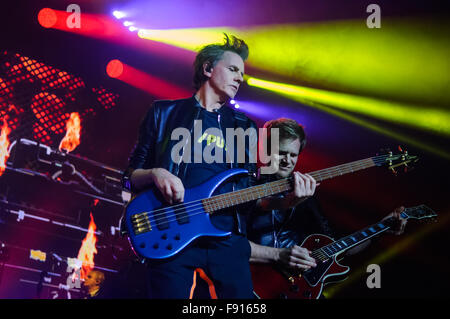 Liverpool, Großbritannien. 12. Dezember 2015. John Taylor von Duran Duran führt die endgültige Datum Ihrer Tour an der Liverpool Echo Arena. &Acirc;&copy; Paul Warburton/Alamy leben Nachrichten Stockfoto