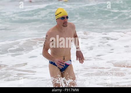 Sydney, Australien. 13. Dezember 2015. Bilgola Strand Meer Schwimmen Rennen über 1,5 Kilometer, Bestandteil der jährlichen Pittwater Ozean schwimmen Serie, Sydney, Australien-Credit: model10/Alamy Live-Nachrichten Stockfoto